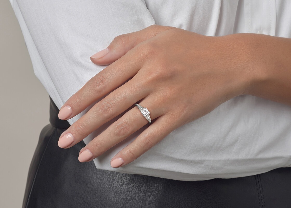 women wearing Oval delicate vintage